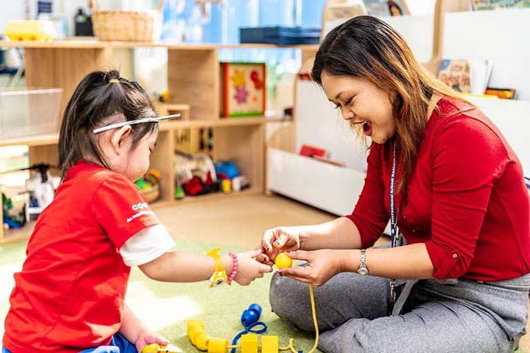 dạy con theo phương pháp Montessori