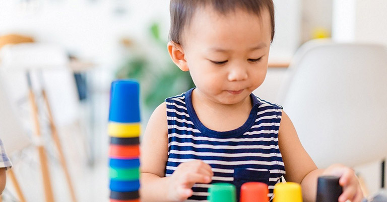 dạy con theo phương pháp Montessori