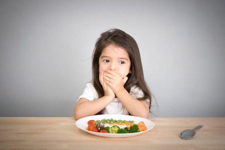 Trẻ bị rối loạn ăn uống có liên quan đến tâm lý sẽ được xếp vào nhóm rối loạn tâm thần