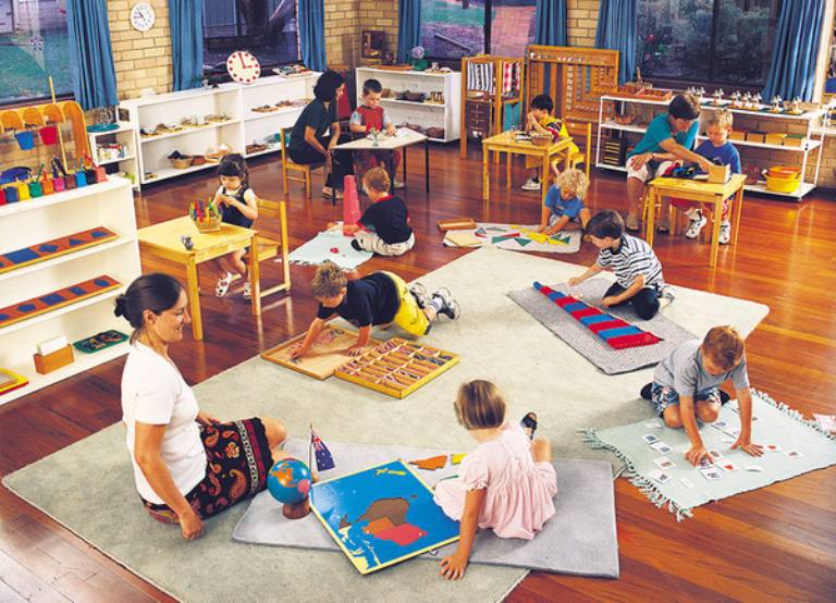 Phương pháp Montessori tập trung phát triển sự tự lập, tự tin ở trẻ