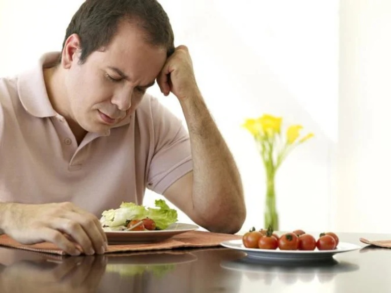 Rất nhiều người bị trầm cảm nặng có dấu hiệu chán ăn, ăn uống không ngon miệng