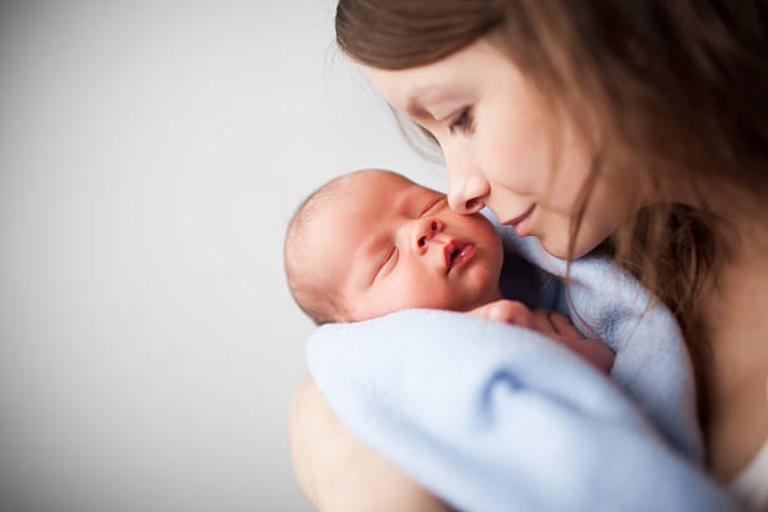 Trầm cảm sau sinh ảnh hưởng nghiêm trọng đến người mẹ lẫn em bé