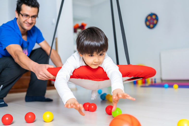 điều trị bệnh tự kỷ thoái lui bằng liệu pháp vận động