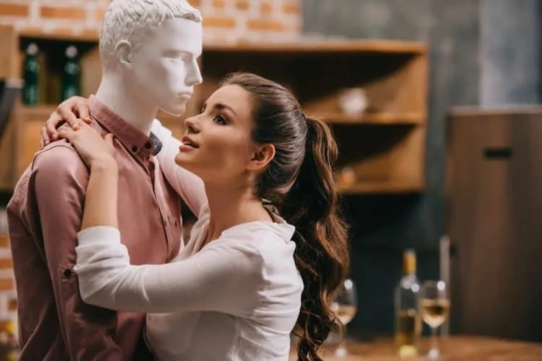 Dấu hiệu nhận biết hội chứng hoang tưởng người khác yêu mình