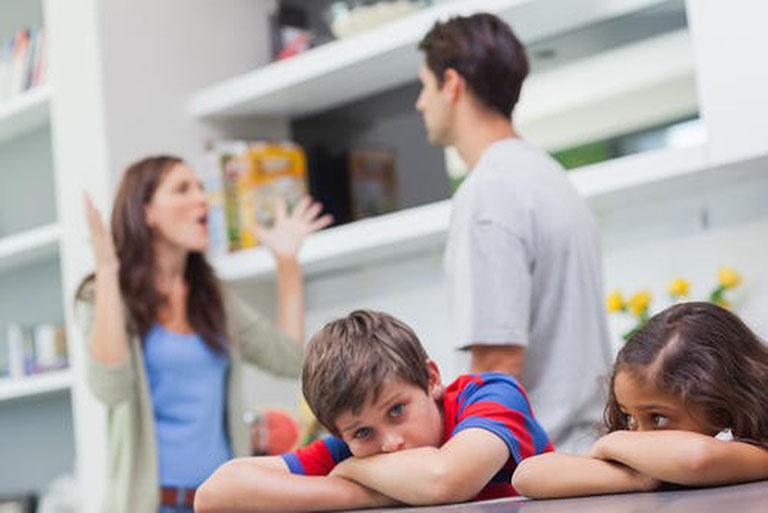 Con gặp vấn đề tâm lý do bố mẹ cũng bị tâm lý