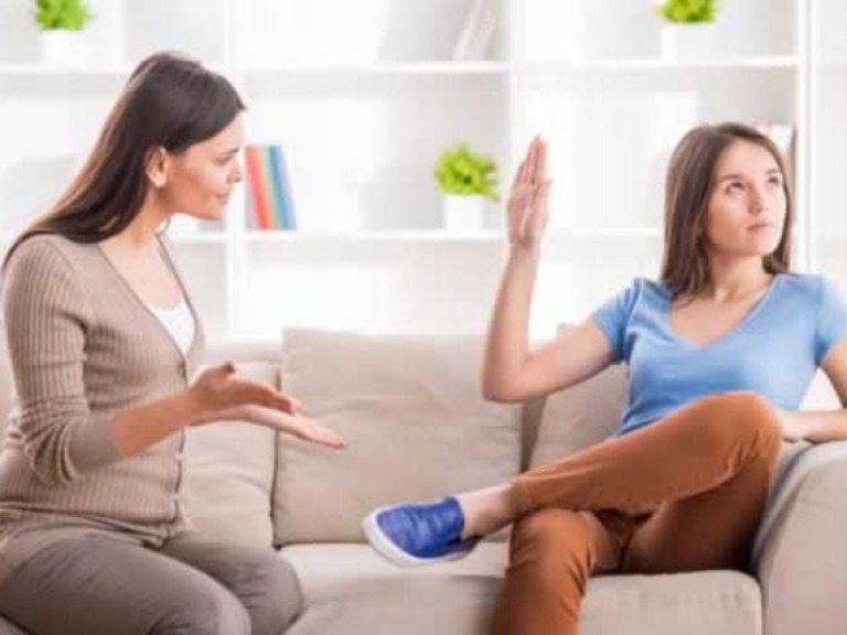 Nguyên nhân khiến con tuổi dậy thì bướng bỉnh, khó bảo