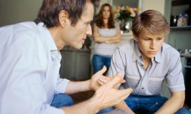 Cha mẹ nên làm gì khi con tuổi dậy thì khó bảo, không nghe lời?